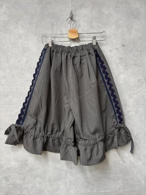 画像1: 2026春夏 フランキーグロウ　TWILL STRIPE SIDE LINE FRILL CULOTTES　カラー；GRAY　　(おとなサイズ) (1)