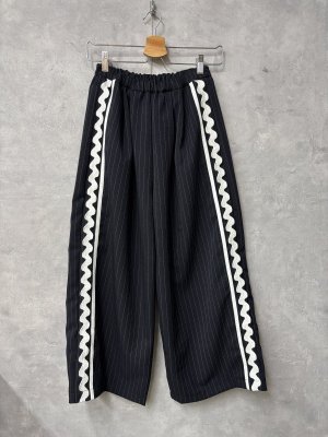 画像1: 2026春夏 フランキーグロウ　TWILL STRIPE SIDE LINE ROOMY PANTS 　カラー；NAVY　　(おとなサイズ) (1)