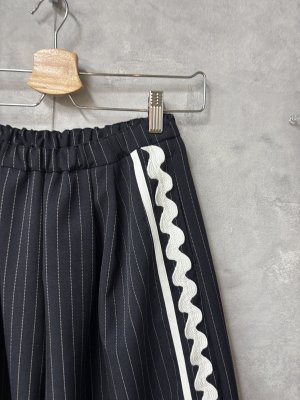 画像2: 2026春夏 フランキーグロウ　TWILL STRIPE SIDE LINE ROOMY PANTS 　カラー；NAVY　　(おとなサイズ) (2)