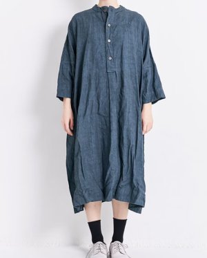 画像2: Veritecoeur 　 墨染めリネンヘンリーネックワンピース　　GRAY　　サイズ；F (2)