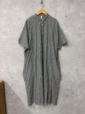 画像1: NATURAL LAUNDRY 　シャーリングOP　　973；ブラック系　　サイズ2 (1)