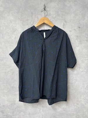 画像1: NATURAL LAUNDRY 　ドット刺繍スキッパラフT　　484；ネイビー系　　サイズ2 (1)