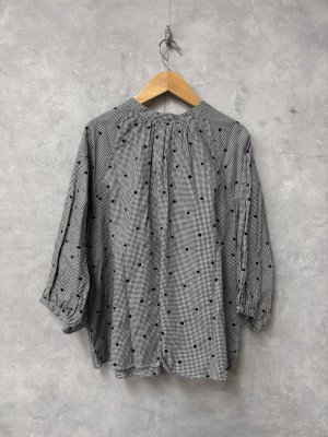 画像4: NATURAL LAUNDRY 　ドット刺繍2Wayギャザープルオーバー　　994；ブラック　サイズ2 (4)