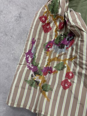 画像5: 2026春夏　MARET(マレ) 　　袖鳥花刺繍T　9；カーキ　サイズ；F (5)