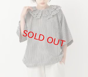 画像1: Veritecoeur　 タックフリルプルオーバー　 BLACK×ECRU STRIPE　サイズ；F (1)