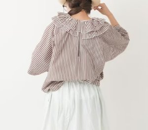 画像2: Veritecoeur　 タックフリルプルオーバー　 BROWN×ECRU STRIPE　サイズ；F (2)