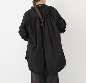画像2: Veritecoeur　バックギャザーロングシャツ　BLACK　　サイズ；F (2)