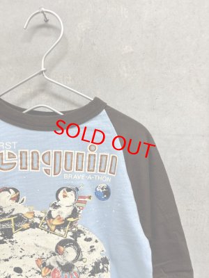 画像2: 2026秋冬 　DENIMDUNGAREE　　 テンジクPENGUIN L/S  TEE    44；ライトブルー　　サイズ；BM (2)