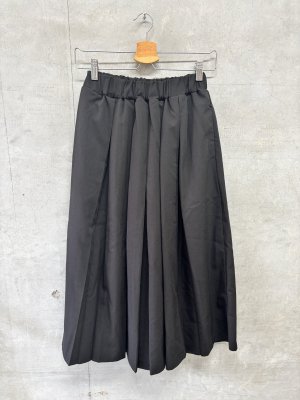 画像1: denicher    ストレッチツイルタックプリーツスカート　　カラー；黒　サイズ；F　　 (1)