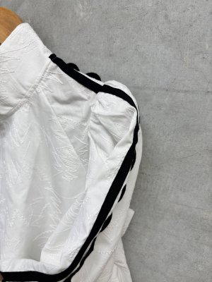 画像2: 2026秋冬　フランキーグロウ 　FULLY EMBROIDERED BACK RIBBON JACKET 　  カラー；WHITE (2)