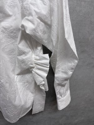 画像4: 2026秋冬　フランキーグロウ 　FULLY EMBROIDERED FRILL SHIRT　  カラー；WHITE (4)