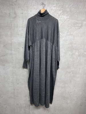 画像1: 2026秋冬　doux bleu　　タートルネック ニットワンピース　　85；チャコール　FREE (1)