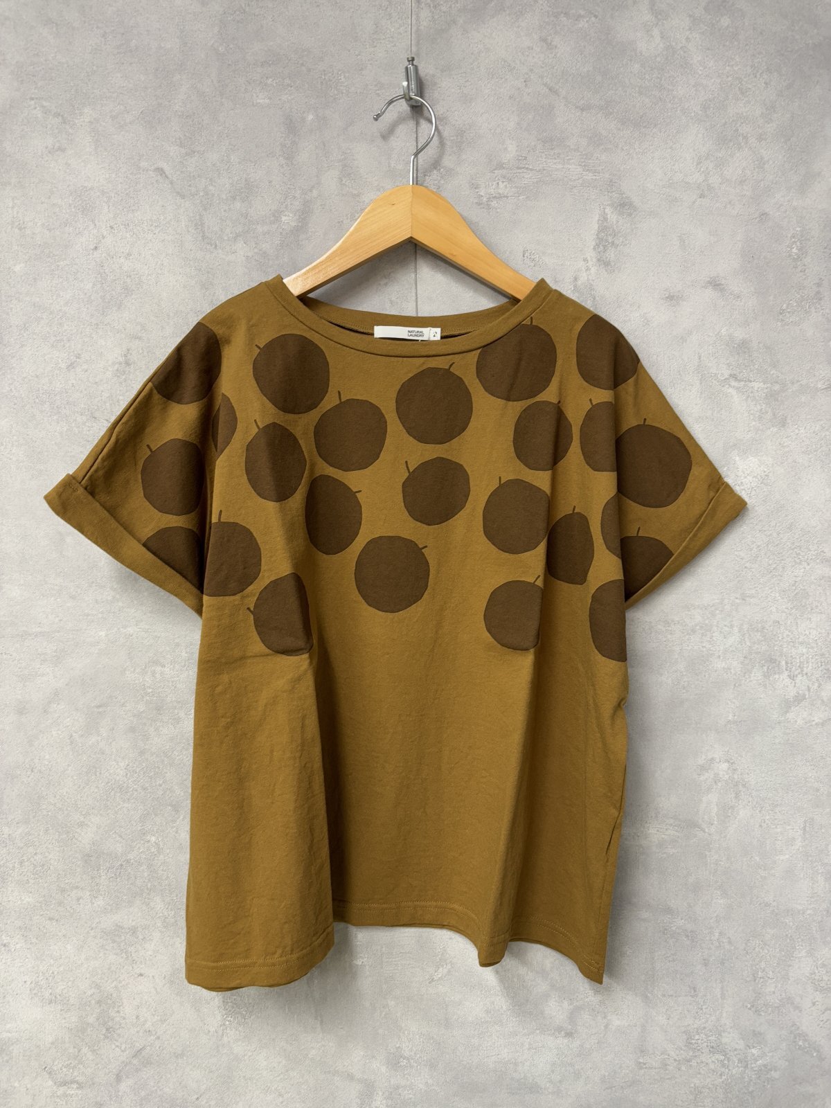 NATURAL LAUNDRY  　空紡天竺　リンゴpt Tシャツ　　640：ブラウン　　サイズ2