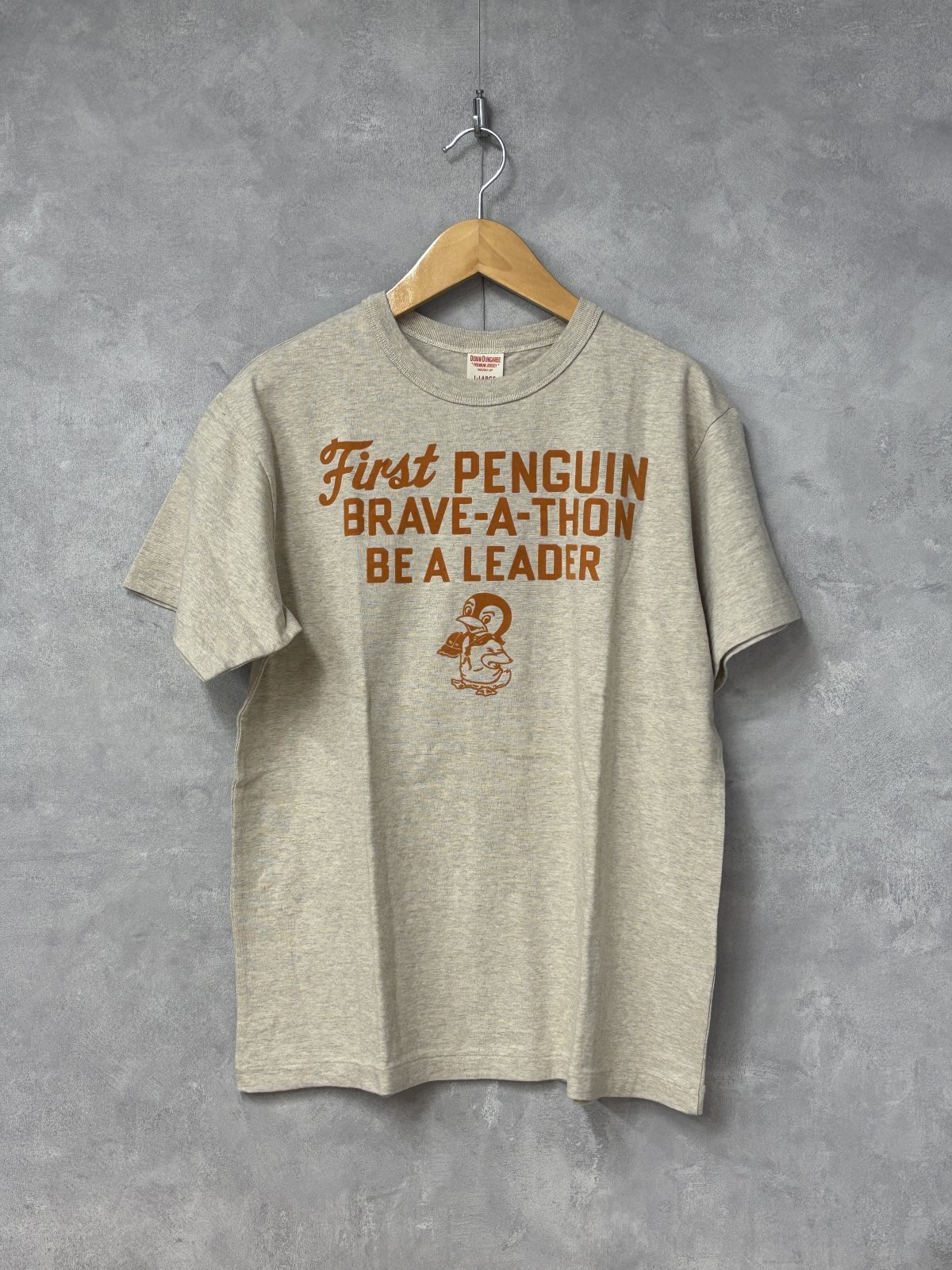 2025春夏　DENIMDUNGAREE　トンプキンテンジク 1ST PENGUIN TEE　　11；生成