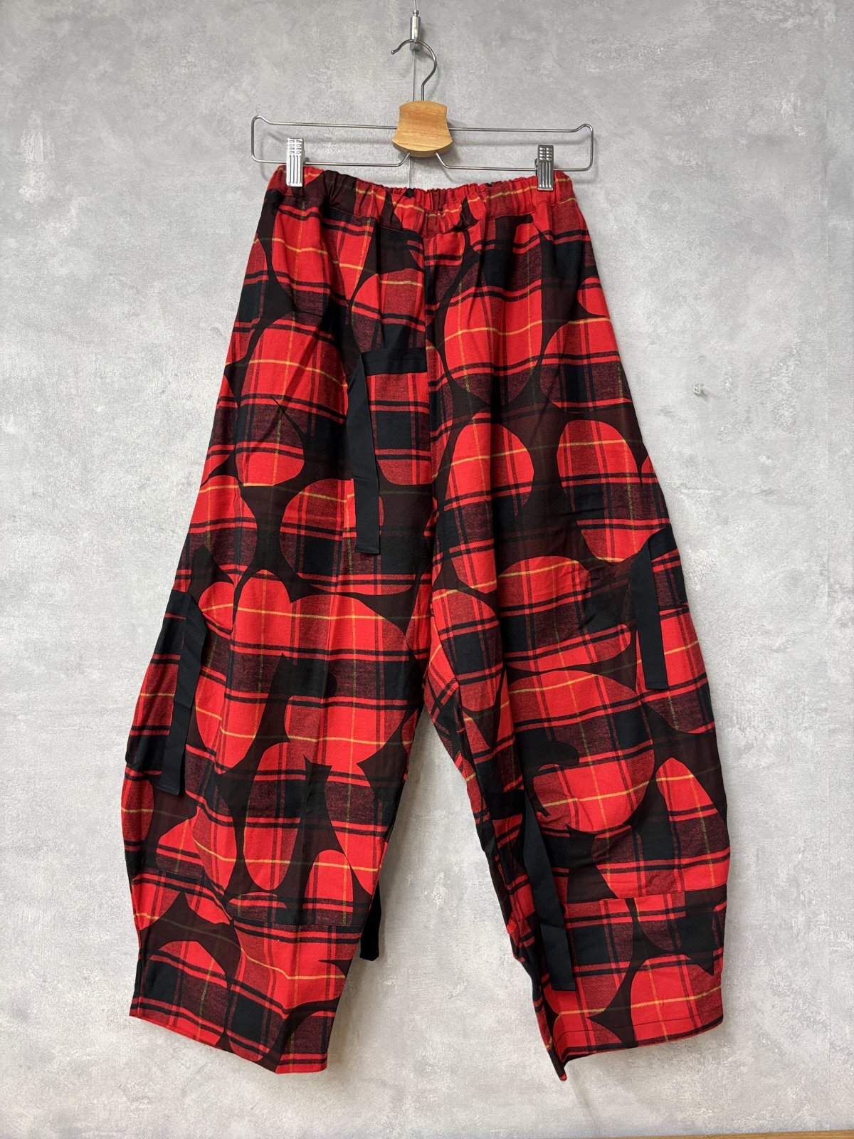 2025AW   フランキーグロウ　FORMED CHECK TAPE BIG PANTS　　  カラー；BLACK-RED　　サイズ；F2(おとな)