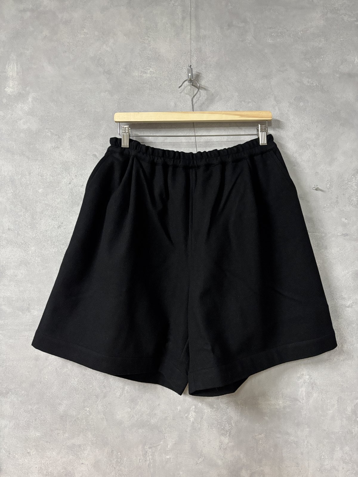 Veritecoeur     ウールフラノショーツ　　BLACK　　サイズ；F