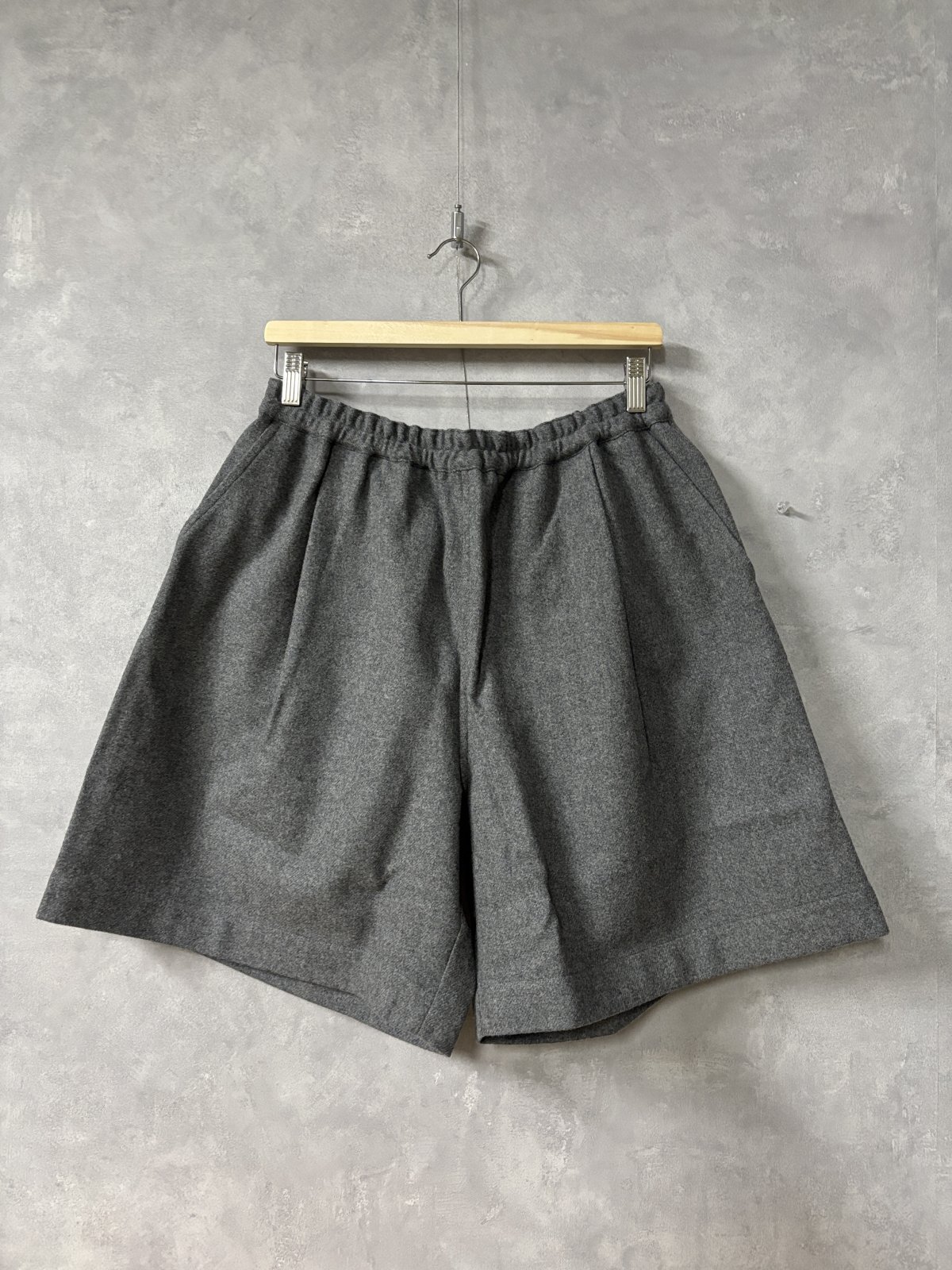 Veritecoeur     ウールフラノショーツ　　GRAY　　サイズ；F