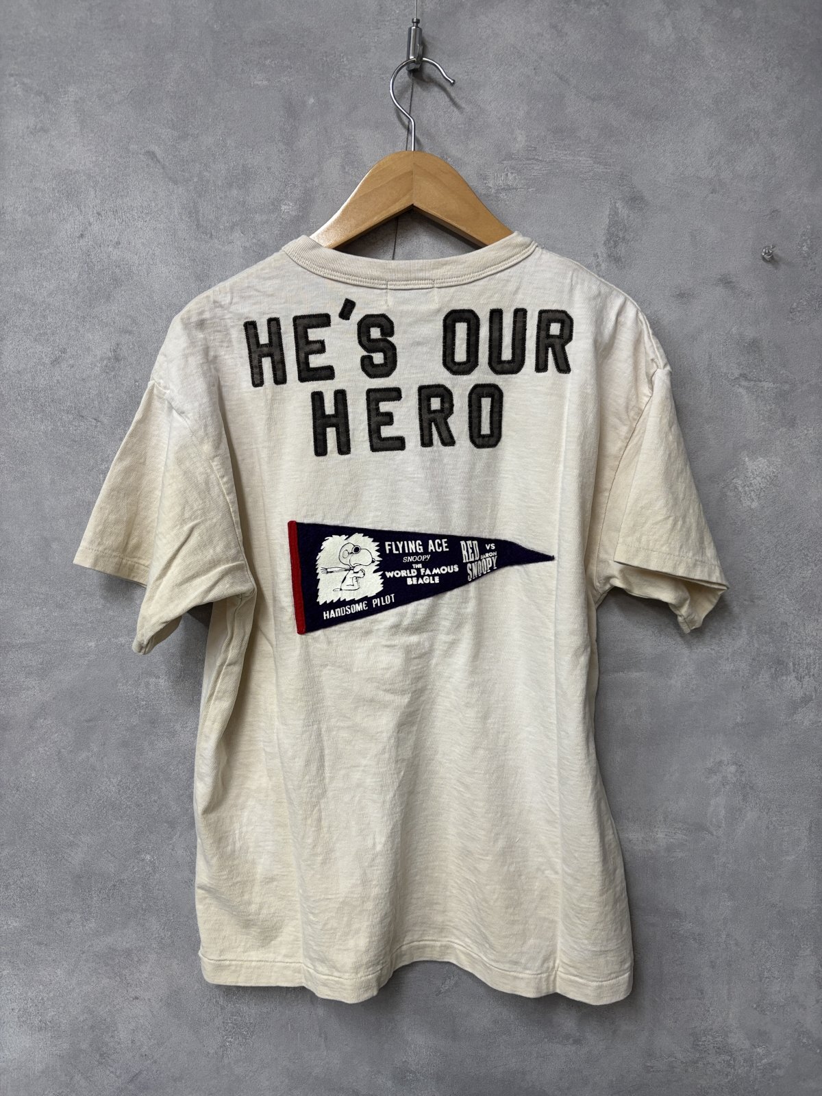 2026春夏 DENIMDUNGAREE ビンテージテンジク SNOOPY HERO TEE 11；生成